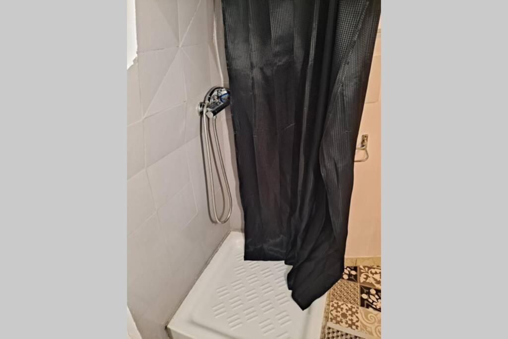 Appartement Studio à 10 min à pied Notre-Dame de la Garde à Marseille Extérieur photo